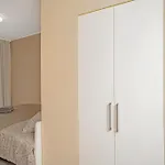 Compact And Comfy On The Greenhill