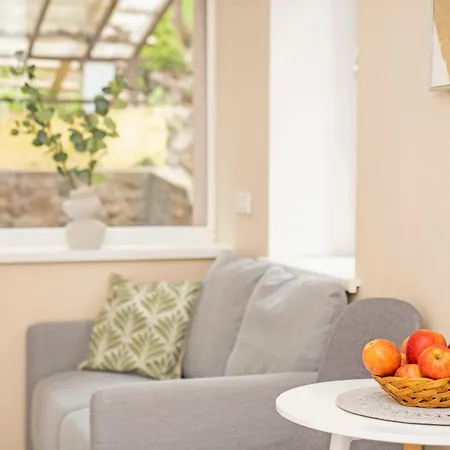 Compact And Comfy On The Greenhill Apartment Kaunas