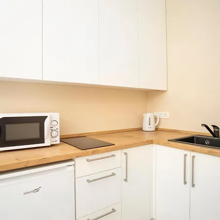 Apartment Compact And Comfy On The Greenhill