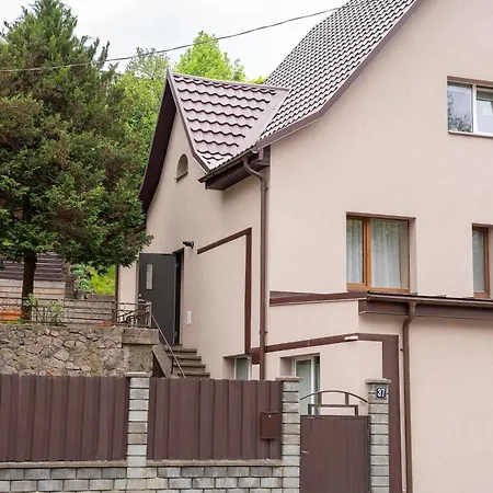 Compact And Comfy On The Greenhill Kaunas