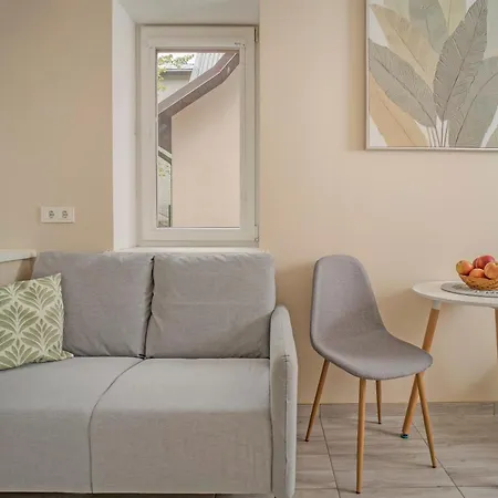 Compact And Comfy On The Greenhill Apartment Kaunas