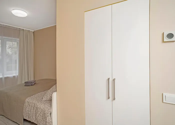 Compact And Comfy On The Greenhill